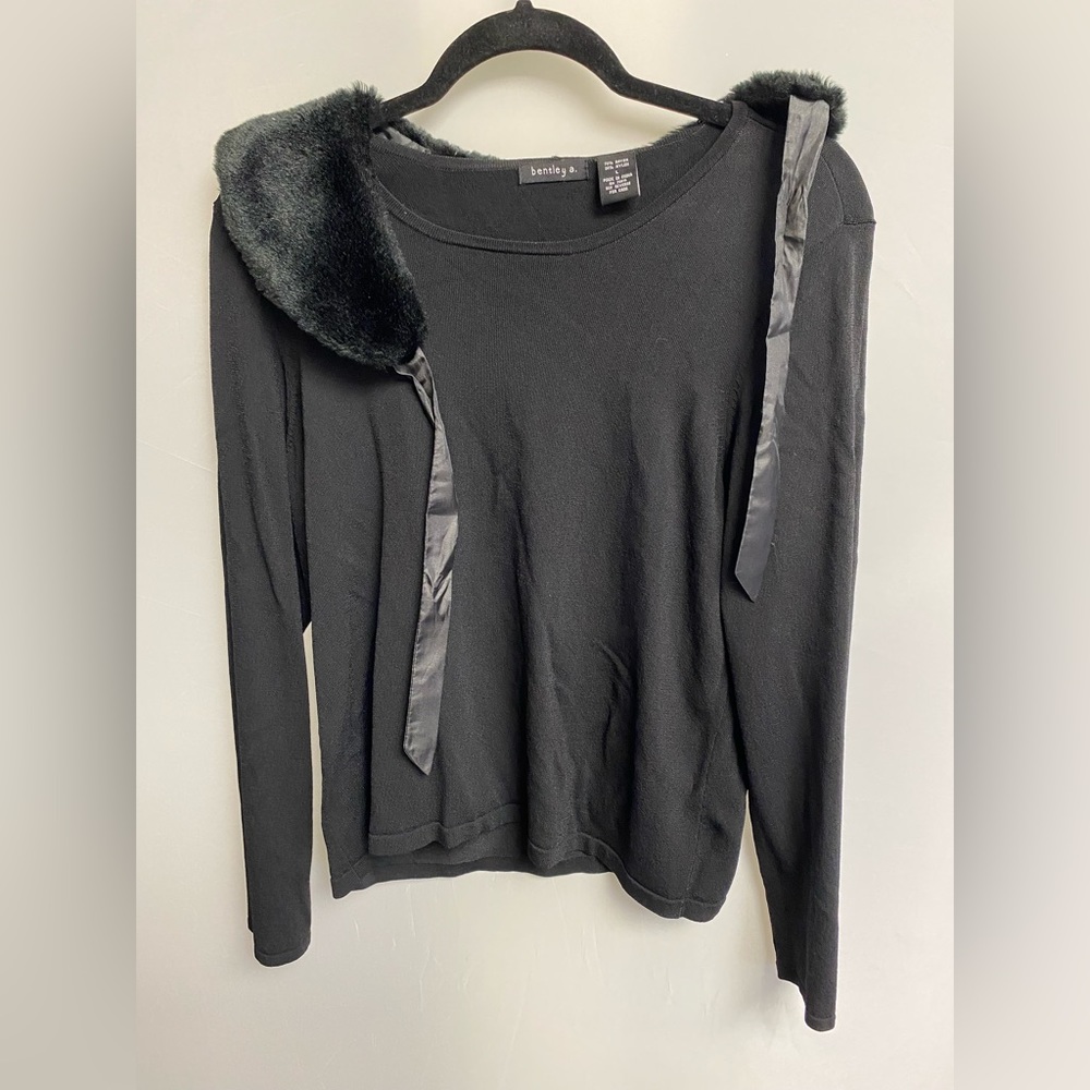 Bentley Women's Long Sleeve Top Black Velvet Stretch round neck Size Large